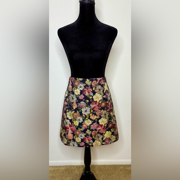 Loft floral jacquard warm autumn floral on black mini skirt zip back size 4 EUC - Picture 2 of 7